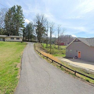 64 Hilltop Dr, Waynesville, NC 28786