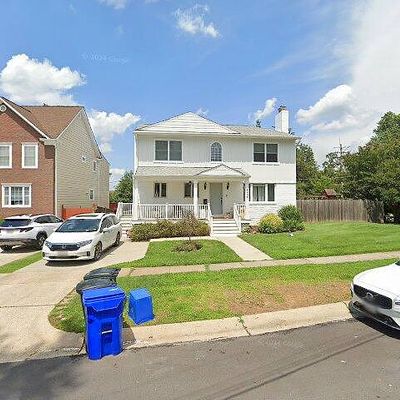 6401 Winnepeg Rd, Bethesda, MD 20817