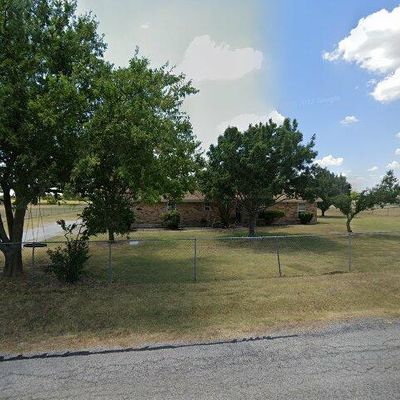 6427 Hawkeye Rd, Krum, TX 76249