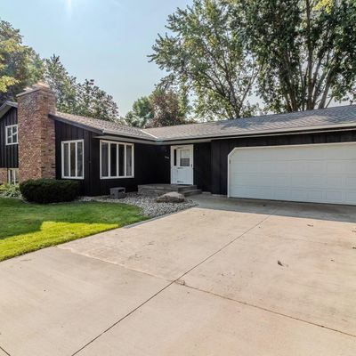 649 Circle Pines Ct, Paynesville, MN 56362