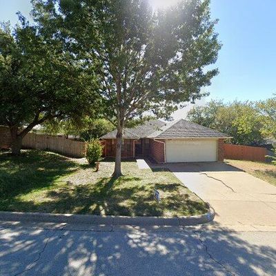 649 Ozark Ave, Burleson, TX 76028