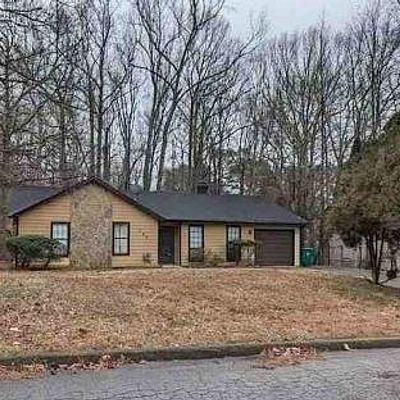 795 Greenhedge Dr, Stone Mountain, GA 30088