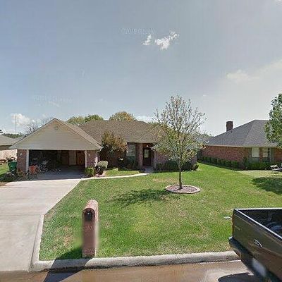 8 Lacey St, Hooks, TX 75561