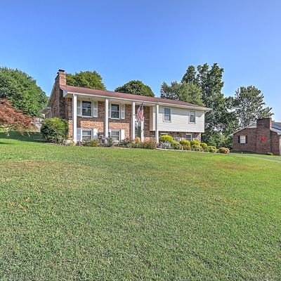 801 Redwood Dr, Mount Carmel, TN 37645