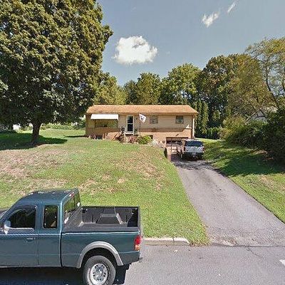 809 New St, Akron, PA 17501