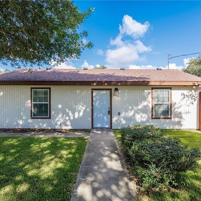 809 Steart St, Rockport, TX 78382