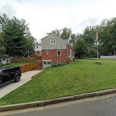 816 Chalfonte Dr, Alexandria, VA 22305