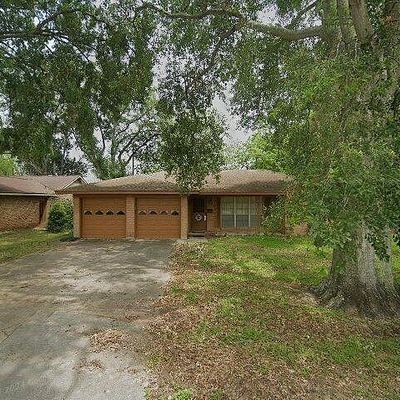 816 Perry St, Angleton, TX 77515