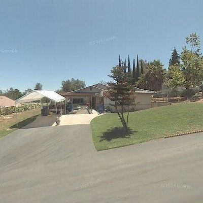 725 W Winterhaven Rd, Fallbrook, CA 92028