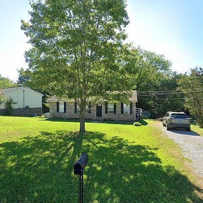 727 Acorn Dr, Clarksville, TN 37043