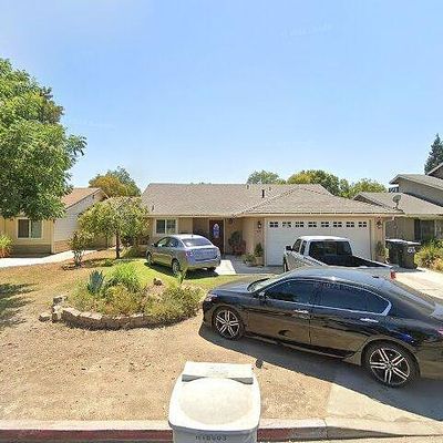 729 W Lark Ct, Visalia, CA 93291