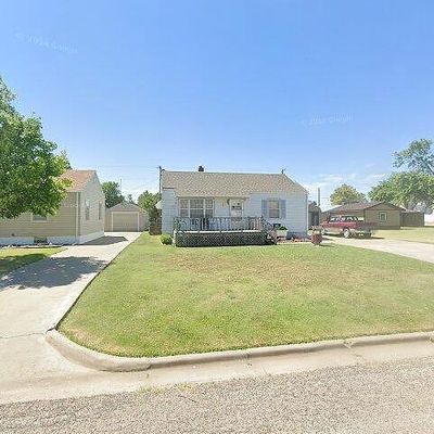 732 E Oakdale Ave, Russell, KS 67665