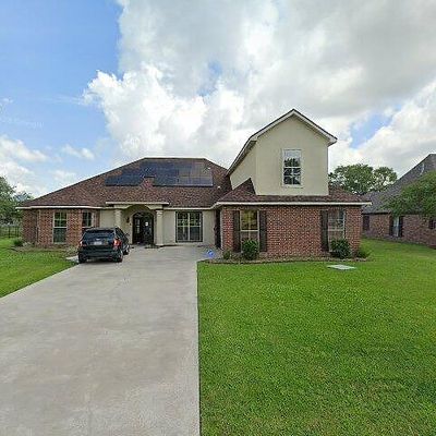 742 Hummingbird Ln, New Iberia, LA 70560