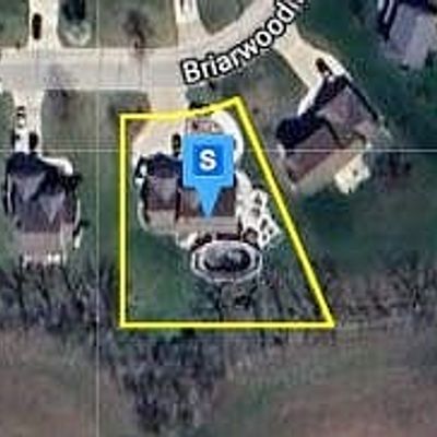 7715 W Briarwood Dr, Franklin, WI 53132