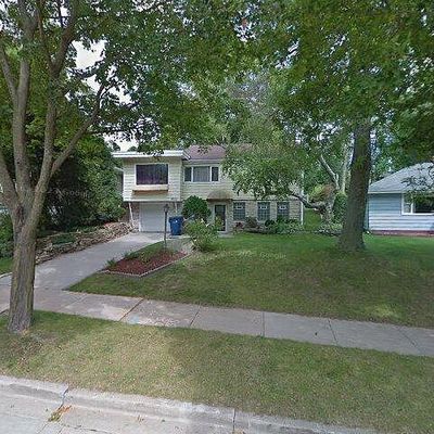 9310 W Park Hill Ave, Milwaukee, WI 53226