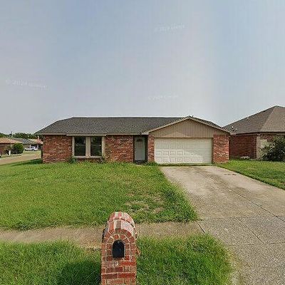 933 Brookhaven Dr, Lancaster, TX 75134