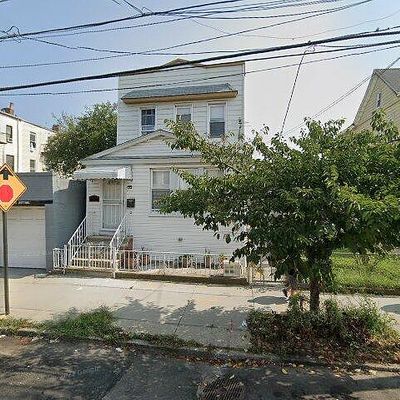 9511 89 Th St, Ozone Park, NY 11416