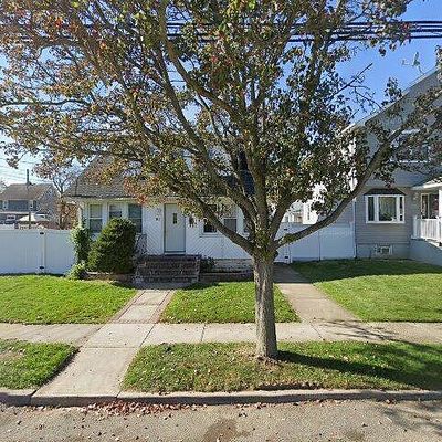 99 Shonnard Ave, Freeport, NY 11520