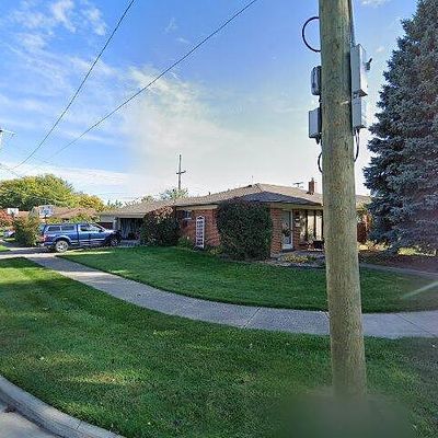 8666 Kinloch St, Dearborn Heights, MI 48127