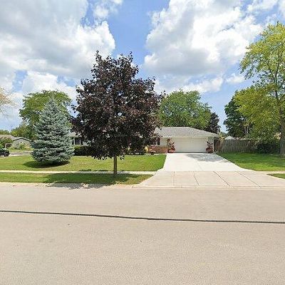 1024 S Colonial Pkwy, Saukville, WI 53080