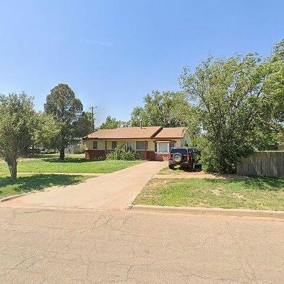 104 Lockwood Dr, Clovis, NM 88101