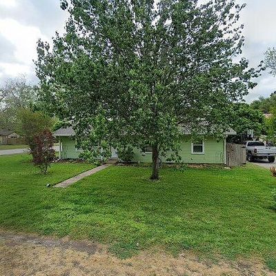 106 Hudgins St, Smithville, TX 78957