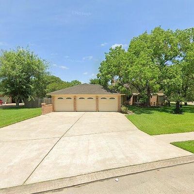 108 Tanager Ln, Lake Jackson, TX 77566