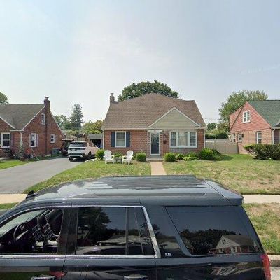 1372 Harrington Rd, Havertown, PA 19083