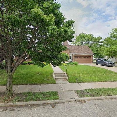 1465 Highland Pkwy, Saint Paul, MN 55116