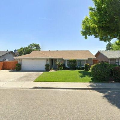 1910 W Chamberlain Dr, Turlock, CA 95382