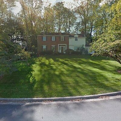 2 Dogleg Dr, Reading, PA 19606