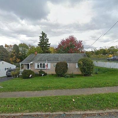 2 Dulles Dr E, Camp Hill, PA 17011