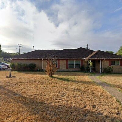 2210 Sharon Dr, Bryan, TX 77802