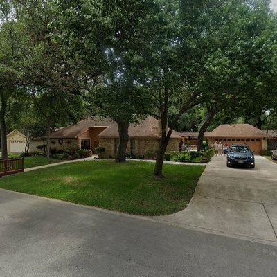 225 Lone Oak St, Seguin, TX 78155