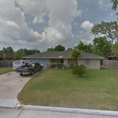 206 N Bayou Dr, Hitchcock, TX 77563