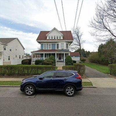 211 Pine St, Freeport, NY 11520