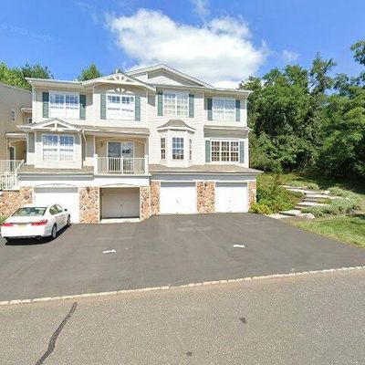 3022 King Ct, Green Brook, NJ 08812