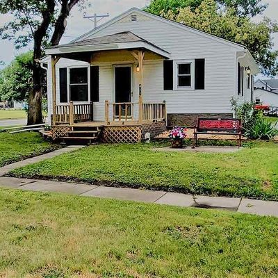 411 Lincoln Ave, Ackley, IA 50601