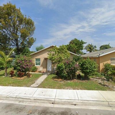 416 S E St, Lake Worth Beach, FL 33460