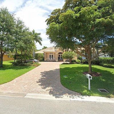 650 Bow Line Dr, Naples, FL 34103