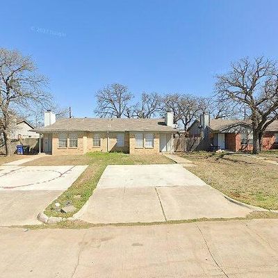 741 Woodland Ct, Kennedale, TX 76060