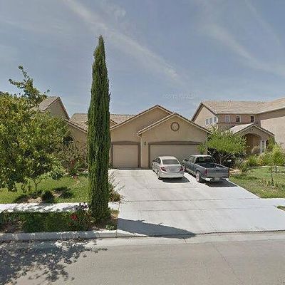 799 S Michelle Ave, Kerman, CA 93630