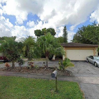 8113 Nw 70 Th Ave, Tamarac, FL 33321