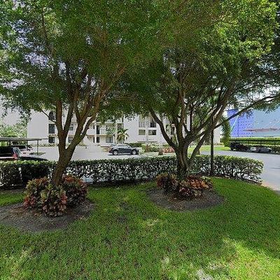 700 Valley Stream Dr #202, Naples, FL 34113