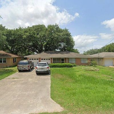 707 Betty St, El Campo, TX 77437