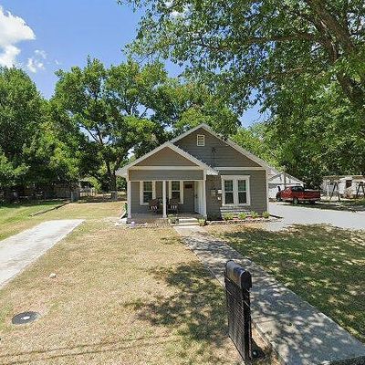 717 N Howeth St, Gainesville, TX 76240