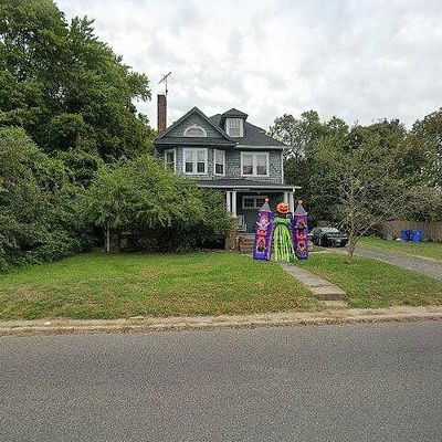 718 Woodlane Rd, Beverly, NJ 08010