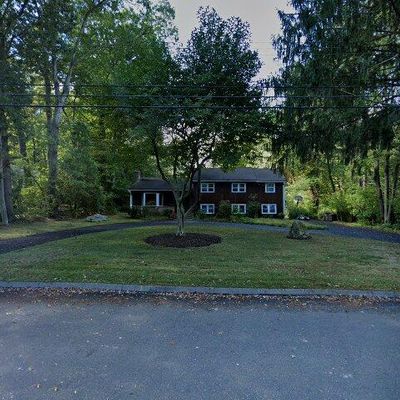 96 Nutmeg Ln, Stamford, CT 06905