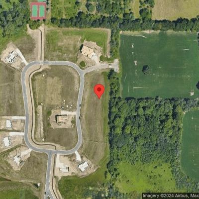 W237 N4356 Farm Field Cir, Pewaukee, WI 53072