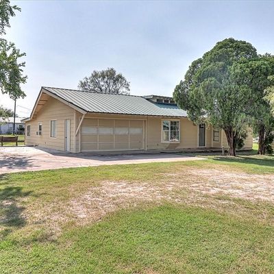 100 Harbor Cir, Mathis, TX 78368